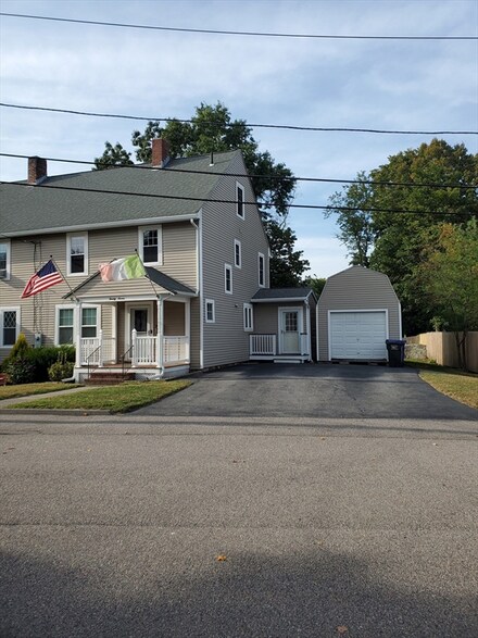 27 Progress St, Hopedale, MA 01747