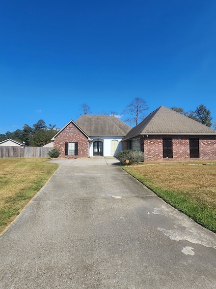 10191 Chanel Dr, Denham Springs, LA 70706