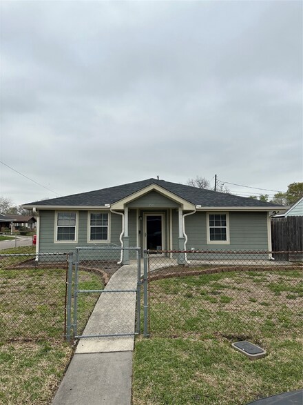 2515 10th St, Galena Park, TX 77547