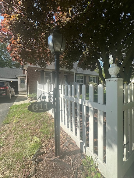611 Woodside Ave, Bridgeport, CT 06606