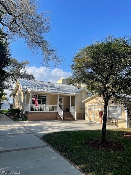 3385 E Riverside Dr, Fort Myers, FL 33916