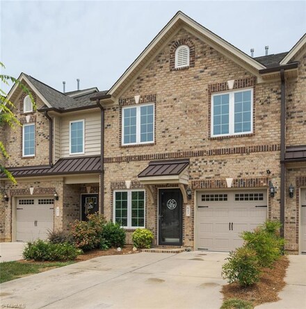 643 Piedmont Crossing Dr, High Point, NC 27265
