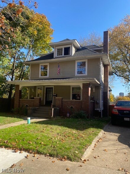 402 Woodland Ave, Akron, OH 44302