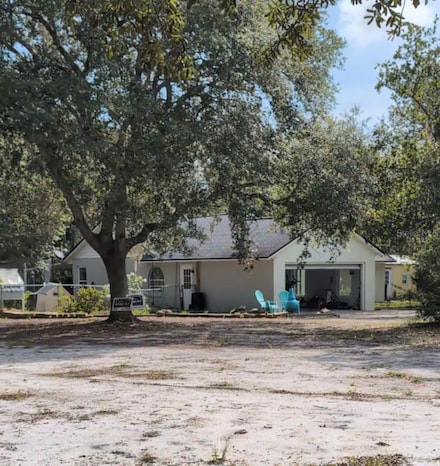 32645 Red Oak Dr, Eustis, FL 32736
