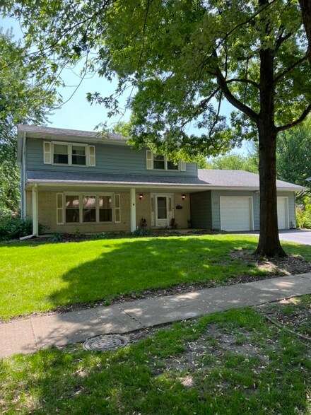 1236 Hercules Ln, Naperville, IL 60540