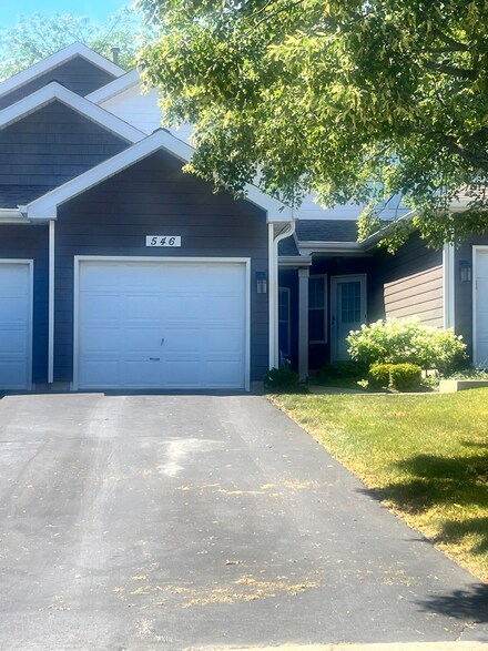 546 Woodcrest Dr Unit 546B, Mundelein, IL 60060