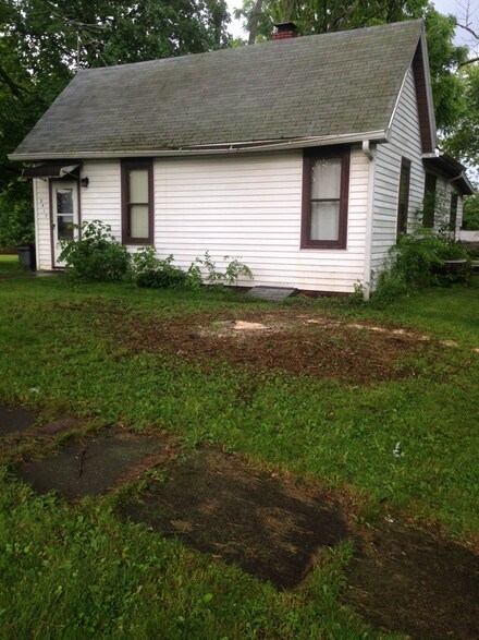 9417 Main St, Clarks Hill, IN 47930
