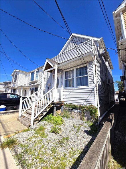99-57 164th Ave, Jamaica, NY 11414