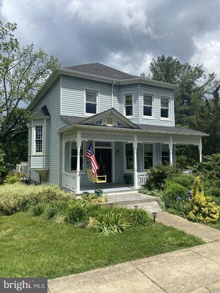 131 W Stonewall Dr, Front Royal, VA 22630