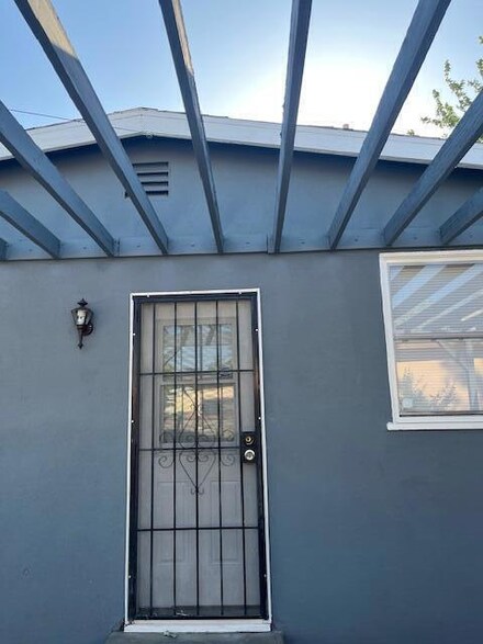 1414 W Ivesbrook St, Lancaster, CA 93534
