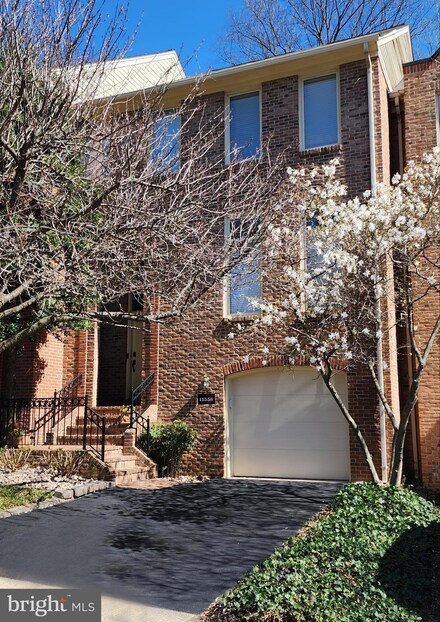 11558 Hemingway Dr, Reston, VA 20194