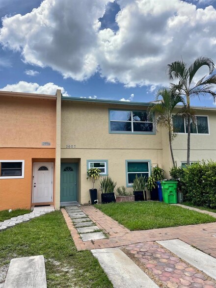 3607 NW 91st Ave, Sunrise, FL 33351