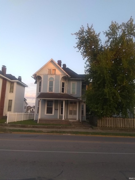 607 N 7th St, Vincennes, IN 47591