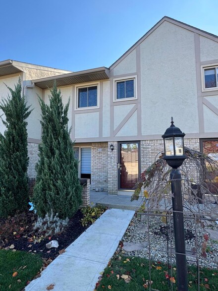 1957 Noble Run Way Unit 13, Columbus, OH 43229