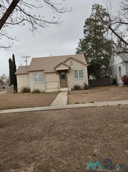 413 S Lake St, Carlsbad, NM 88220