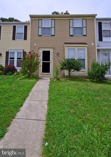 4753 Hersand Ct, Woodbridge, VA 22193