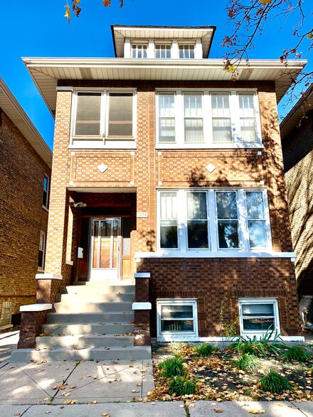 2654 W 42nd St, Chicago, IL 60632