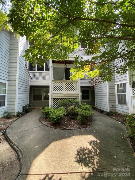 4907 Hollenden Dr, Raleigh, NC 27616