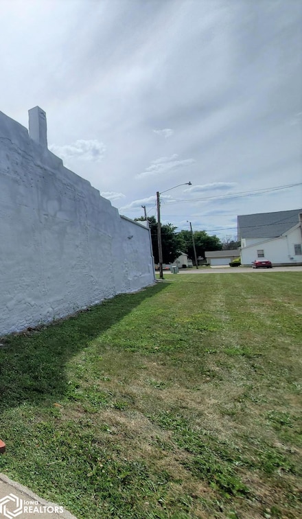 106 S Main St, Lenox, IA 50851