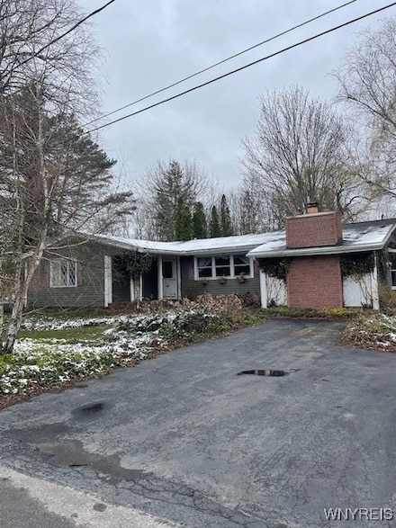 8 Lawrence Ave, Corfu, NY 14036