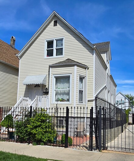 1933 N Ridgeway Ave, Chicago, IL 60647