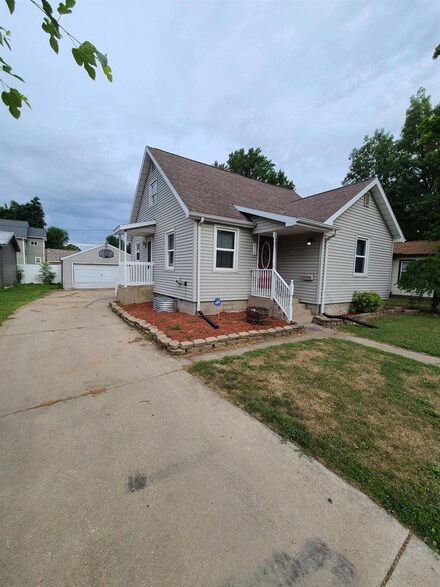 210 Lawrence St, La Porte, IN 46350