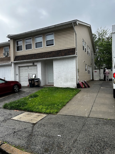80 Regis Dr, Staten Island, NY 10314