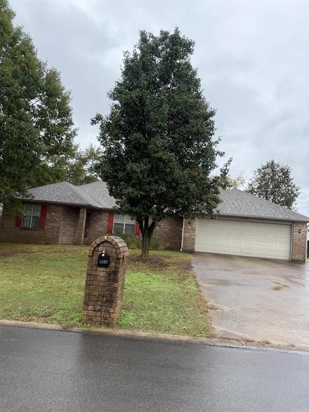 3202 Red Oak Dr, Paragould, AR 72450