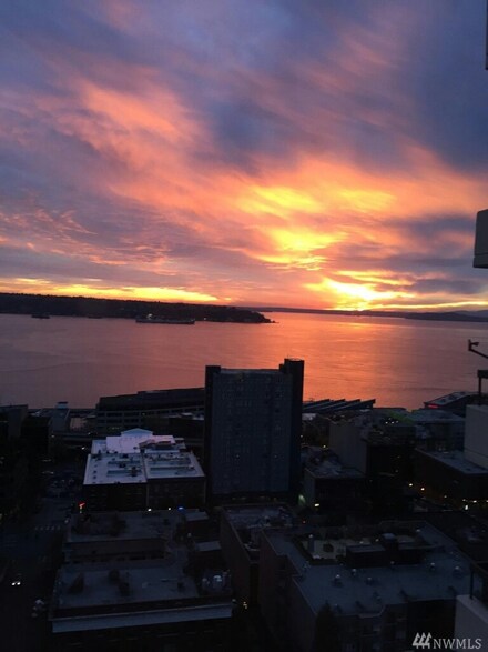 2201 3rd Ave Unit 2401, Seattle, WA 98121