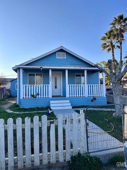 107 Taylor St, Taft, CA 93268