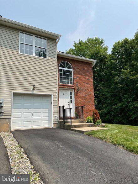110 Violet Ln, Ewing, NJ 08638