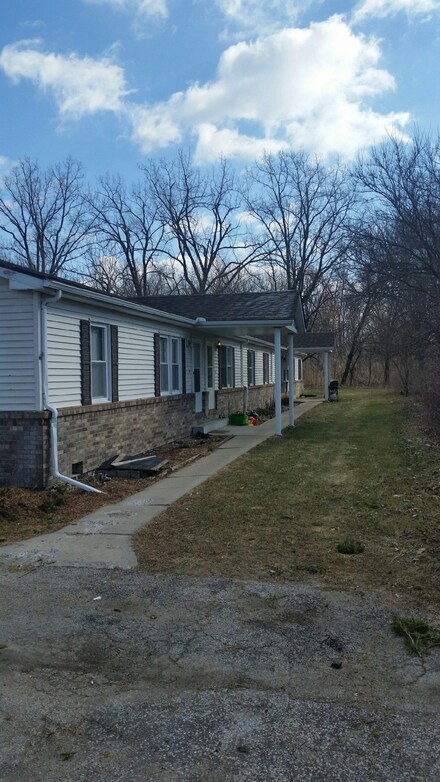 16 Maxwell St, Hebron, IN 46341