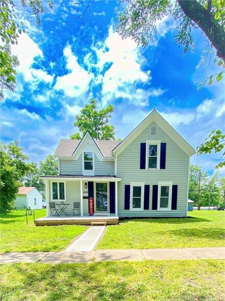 809 W 3rd St, Cameron, MO 64429
