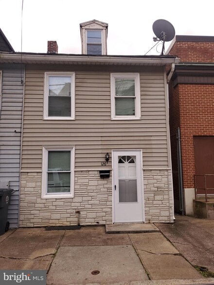 126 S 2nd St, Steelton, PA 17113