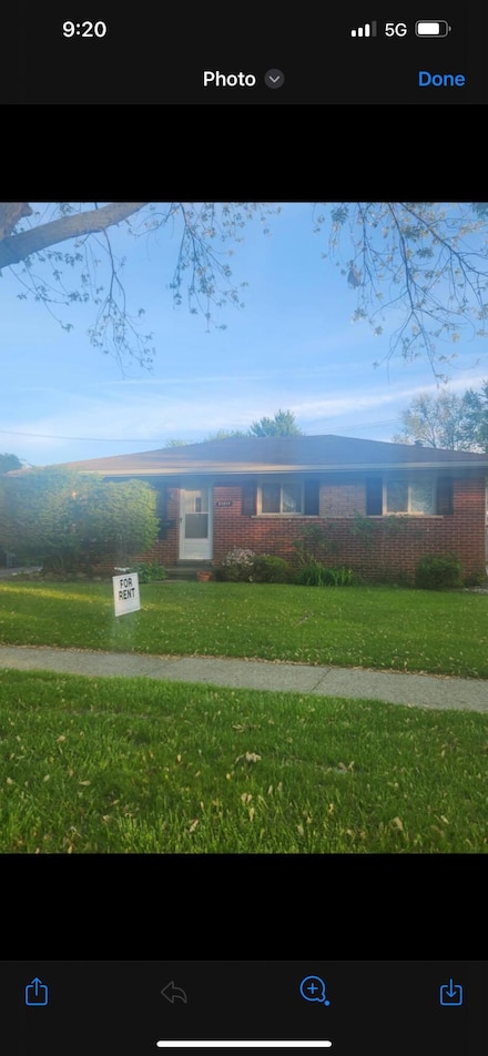 21216 E 13 Mile Rd, Saint Clair Shores, MI 48082