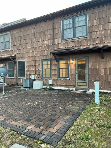 20 Quail Run Unit B, Jamesburg, NJ 08831