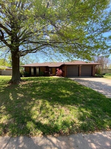 1404 Jupiter Rd, Edmond, OK 73003