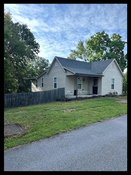 220 S Linn St, Bevier, MO 63532
