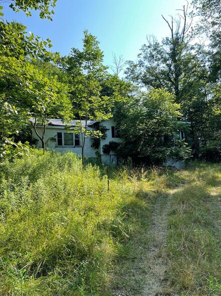 148 Fender Ln, Johnstown, PA 15905