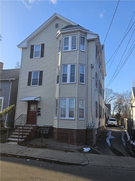 114 Vandewater St, Providence, RI 02908
