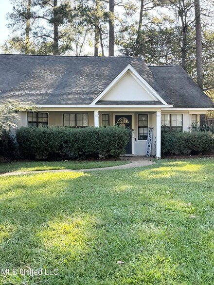 306 Southhaven Dr, Byram, MS 39272