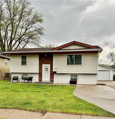 4034 E Ovid Ave, Des Moines, IA 50317