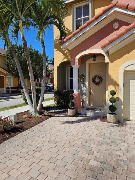 7928 SW 165th Ct, Miami, FL 33193