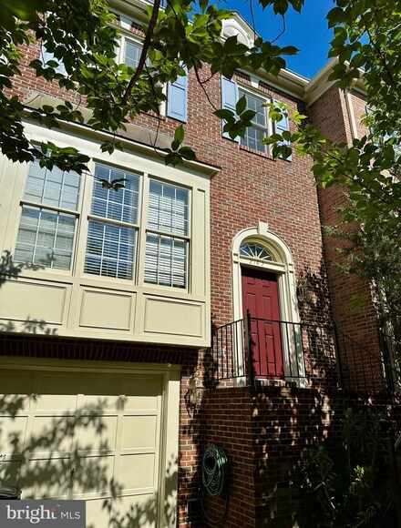 2142 Wolftrap Ct, Vienna, VA 22182