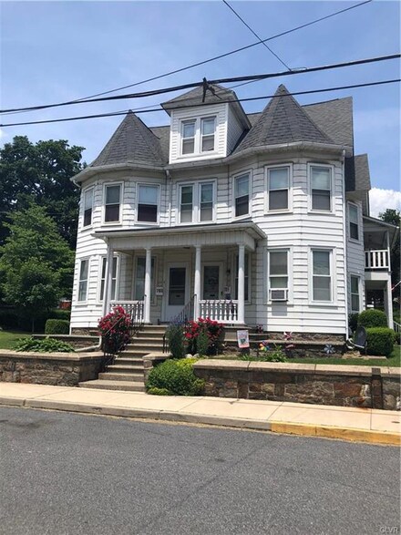 701 Pen Argyl St, Pen Argyl, PA 18072