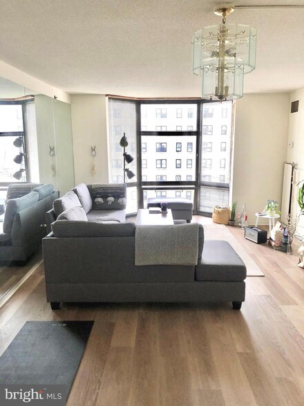 2020 Walnut St Unit 14J, Philadelphia, PA 19103