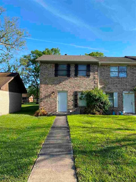 481 Moore Dr, Vidor, TX 77662
