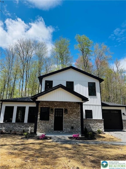 211 Maxatawny Dr, Pocono Lake, PA 18347