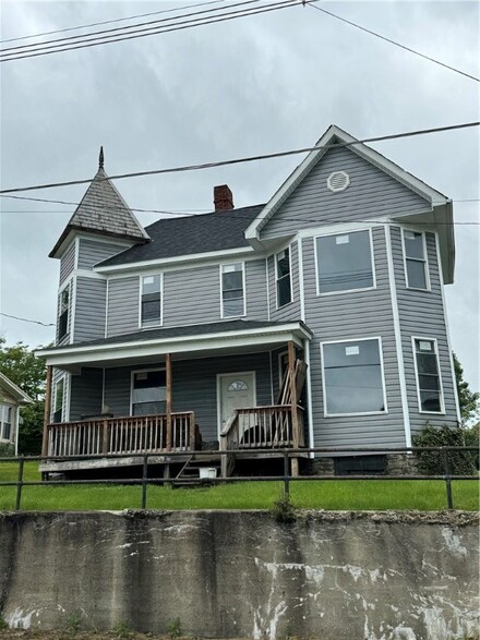 435 N Broadway St, Scottdale, PA 15683