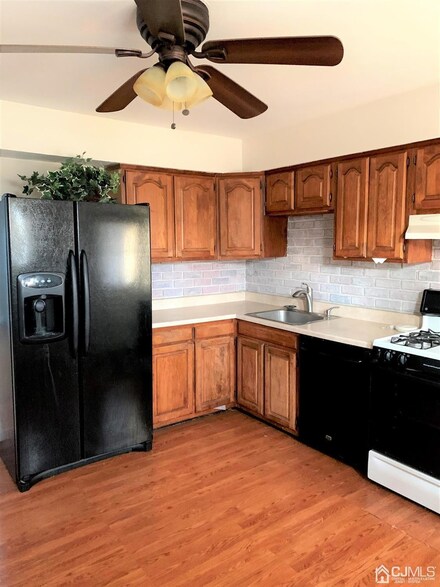 50 Aylin St Unit 3A, Metuchen, NJ 08840